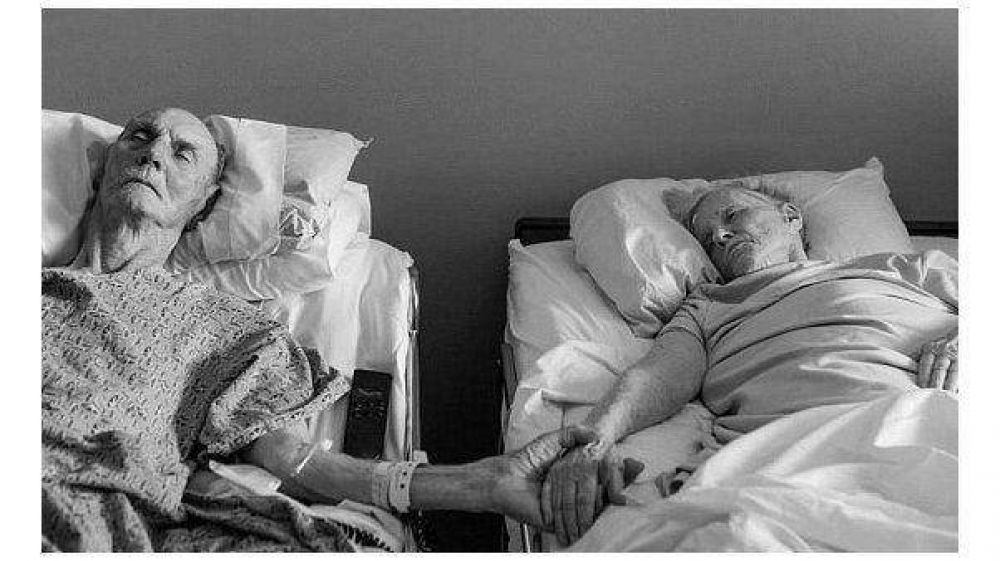 Puro amor hasta el final: tras 62 a�os juntos, murieron con cuatro horas de diferencia y tomados de la mano