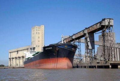 Chocaron dos barcos en el r�o Paran� y hay un marinero desaparecido