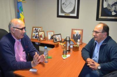 GOROSITO Y SALOMON: ESTUVIERON REUNIDOS DOS HORAS. HABLARON DEL RADICALISMO, DE SALADILLO, LA PCIA. Y EL PAIS.