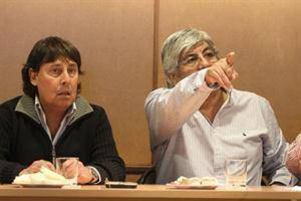 Moyano y Micheli presionan al Gobierno ante la negativa de modificar Ganancias