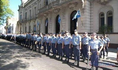 Ascendieron a 897 polic�as