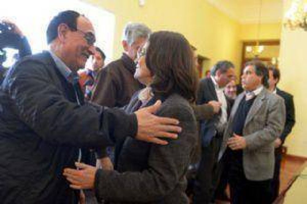 Luc�a destin� un mill�n de pesos a la producci�n de nuez
