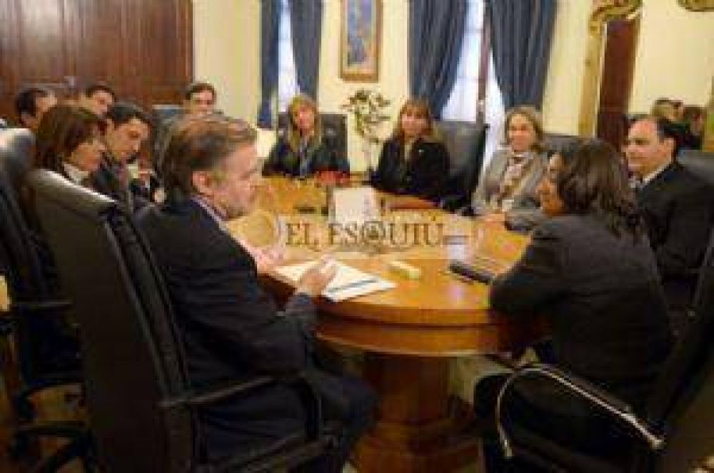 La Gobernadora, con magistrados
