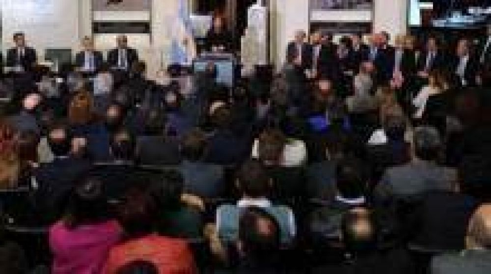 Insfran asiste al lanzamiento de licitaciones para el gasoducto y el Hac