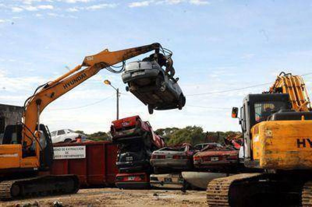 Inici� el municipio una nueva etapa de compactaci�n de veh�culos y motos