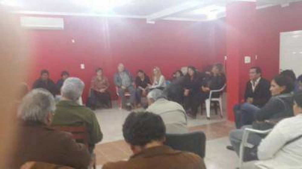El comit� capital se reuni� con parte de la dirigencia radical y desat� polemicas