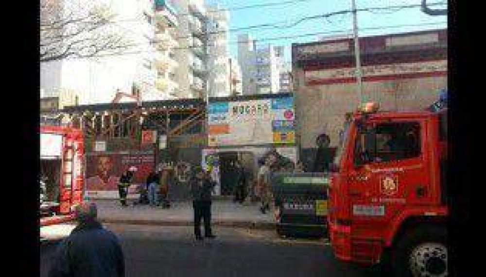 Como hace 15 d�as, vuelven a clausurar una obra por derrumbe