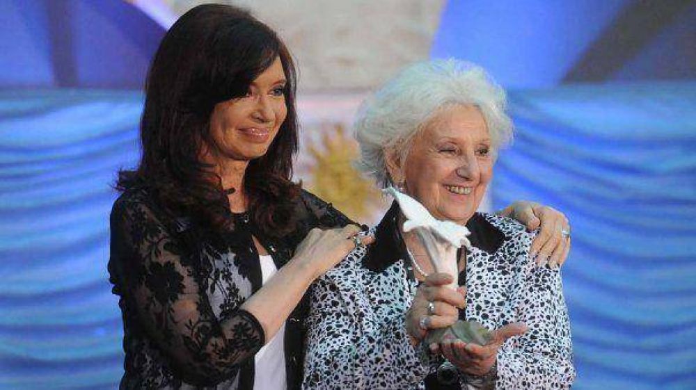 Cristina llam� a Estela y lloraron juntas por el hallazgo de su nieto