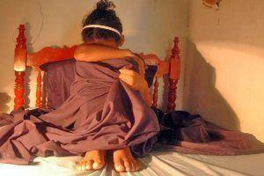 Ni�a de 13 a�os dio a luz producto de un abuso y t�os violaron a sobrinita