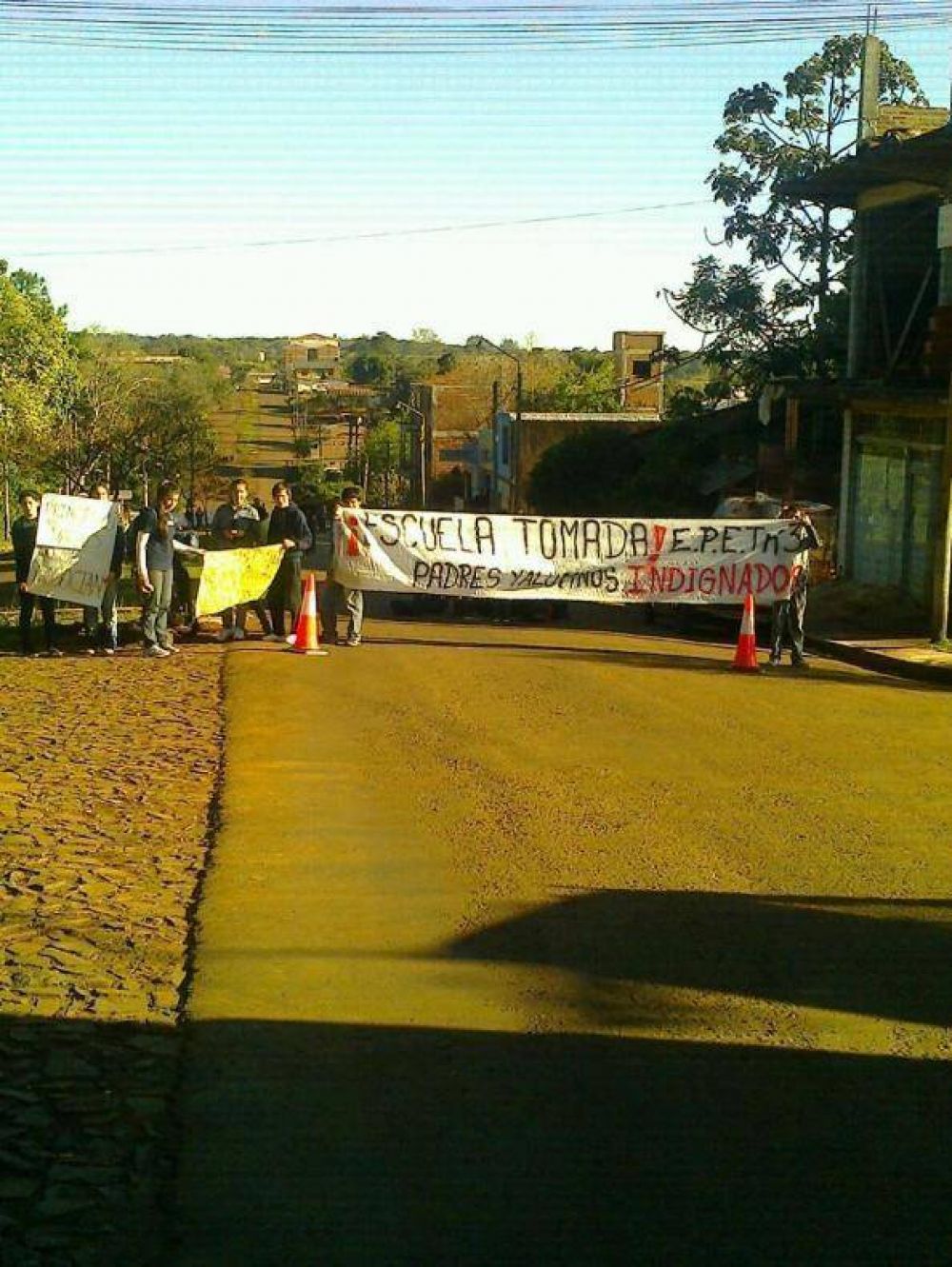 Ober�: alumnos de la Epet 3 cortaron la avenida Italia