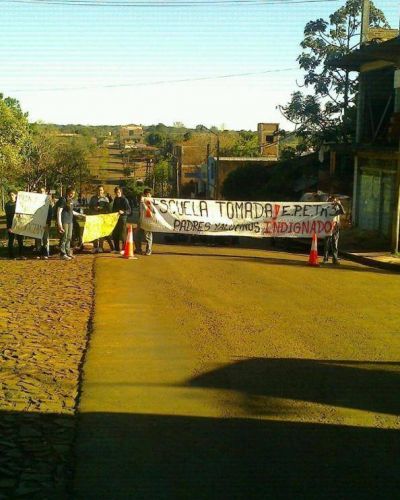 Ober�: alumnos de la Epet 3 cortaron la avenida Italia