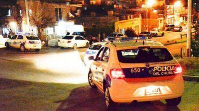 Frustr� el robo a su kiosco al correr con un cuchillo a los dos asaltantes