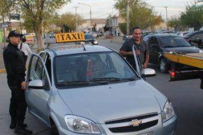 AUMENT� EL VALOR DEL SERVICIO DE TAXIS DE CALETA
