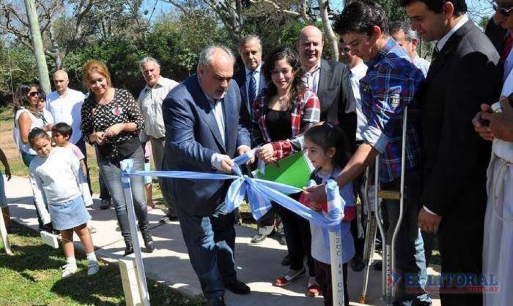 Entregaron 10 viviendas en Santa Ana y anunciaron la construcci�n de otras 30