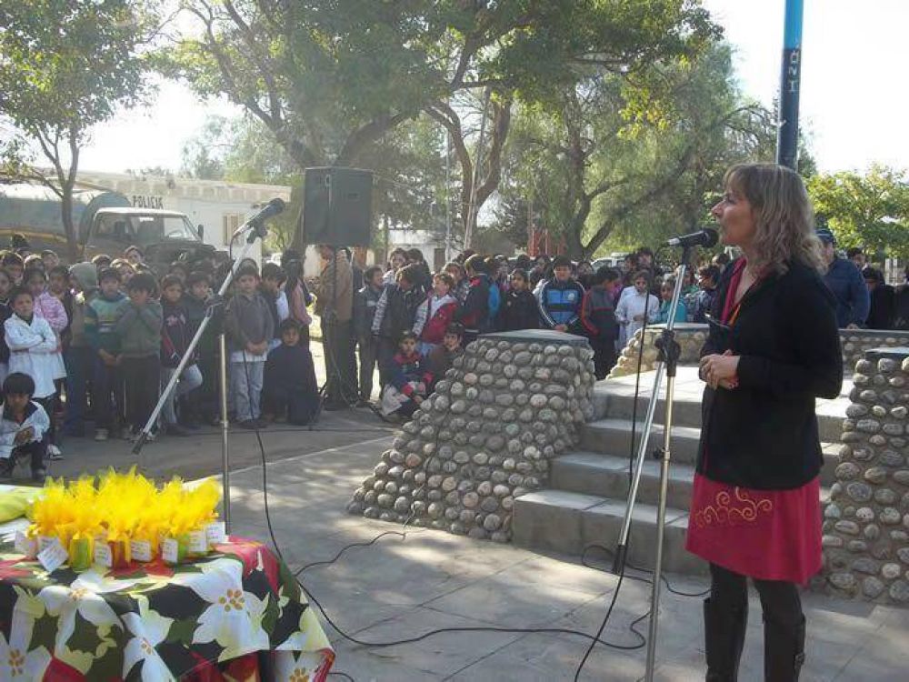 Salud realiz� un acto y talleres resaltando la importancia de dar el pecho a los beb�s