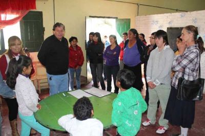 Acosta visit� la escuela especial n� 42 en Coronel Du Graty
