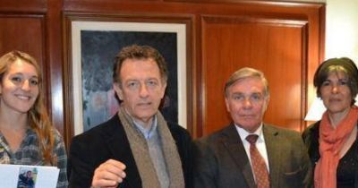 La Gobernadora Claudia de Zamora entreg� aportes a la Fundaci�n Banco de Alimentos