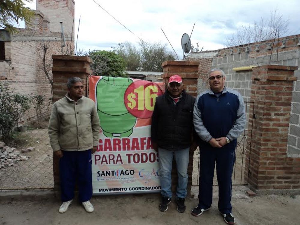 Contin�a la entrega de garrafas Sociales en la ciudad de La Banda
