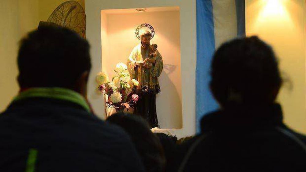 Tradicional vigilia a horas del festejo por San Cayetano