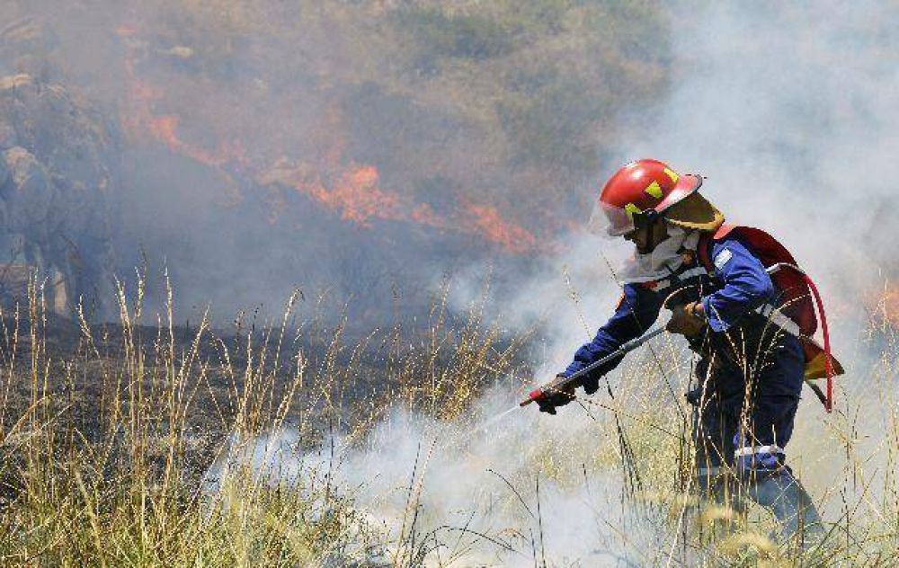Incendio cerca de Los Hornillos en zona alta de las sierras