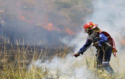 Incendio cerca de Los Hornillos en zona alta de las sierras