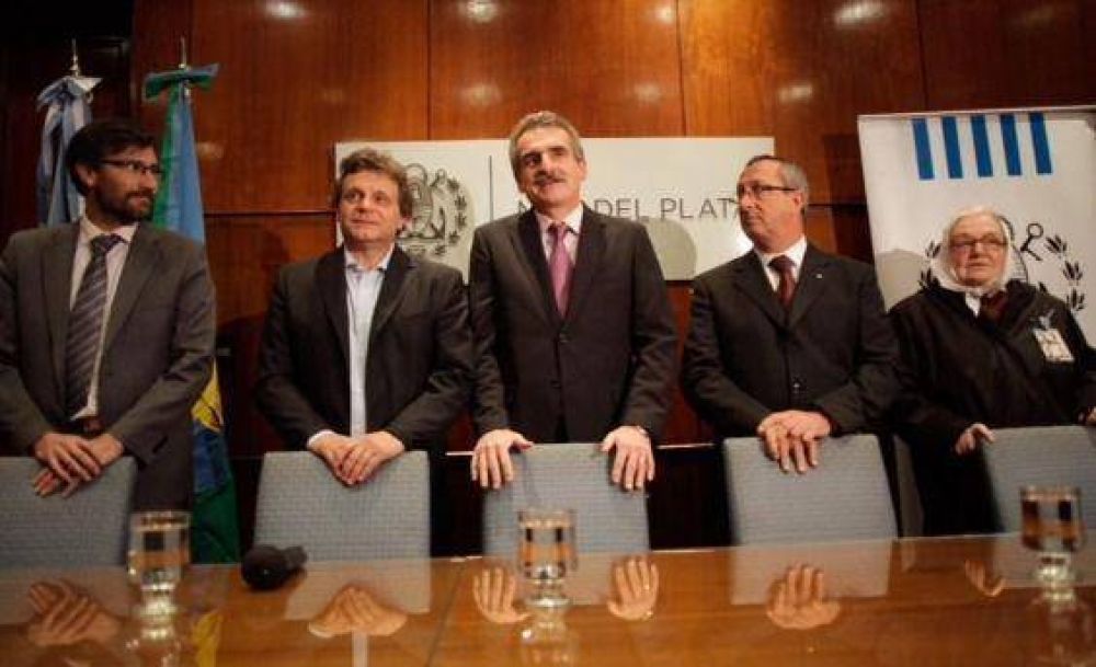 Faro de la Memoria: Rossi le pidi� al intendente �avanzar en este semestre�