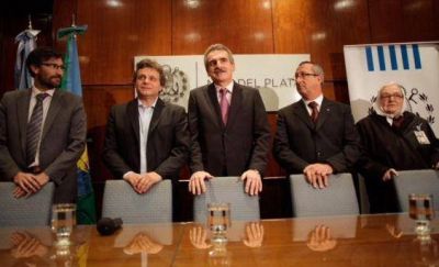 Faro de la Memoria: Rossi le pidi� al intendente �avanzar en este semestre�