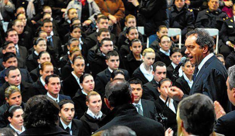 Llega Scioli para habilitar el nuevo esquema de la polic�a