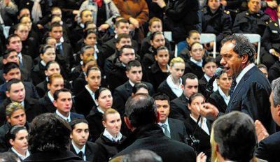 Llega Scioli para habilitar el nuevo esquema de la polic�a