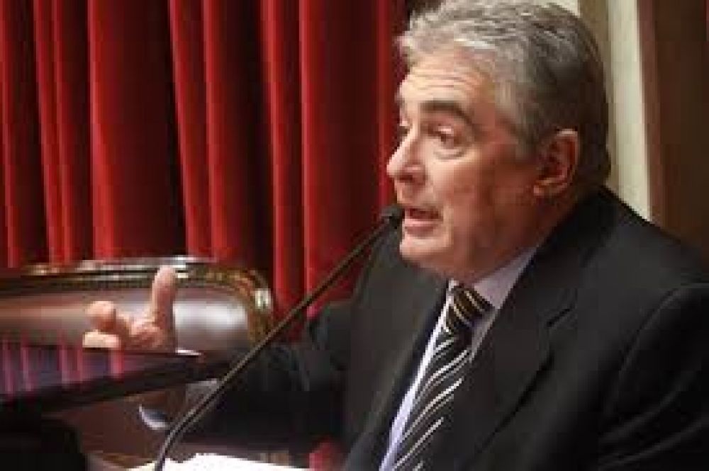 Linares: �No podemos aceptar que el primer Vicepresidente procesado siga presidiendo las sesiones del Senado�