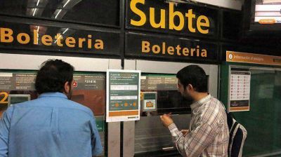 El gobierno porte�o volver� a subir el subte: se ir�a a $6