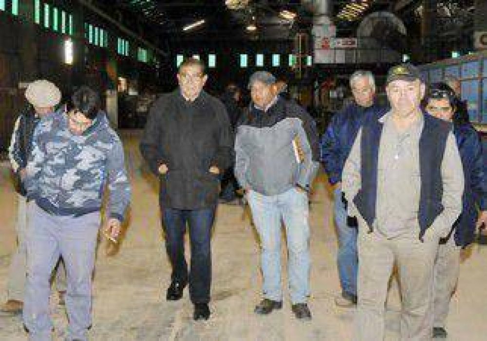 Pereyra visit� a los trabajadores de Cer�mica Neuqu�n 