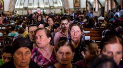 Los islamistas queman cruces y expulsan a miles de cristianos en el norte de Irak