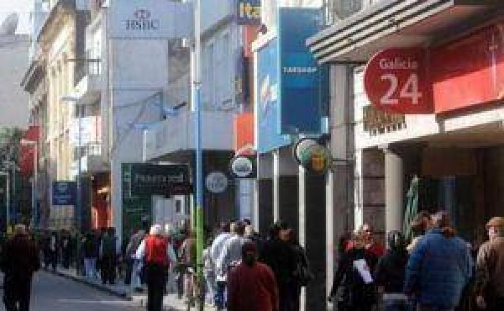 Le arrebataron un bolso con $ 120.000 que acababa de extraer del banco