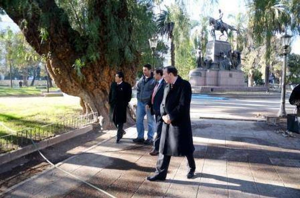 El intendente Miguel Isa visitar� las obras de la plaza 9 de Julio