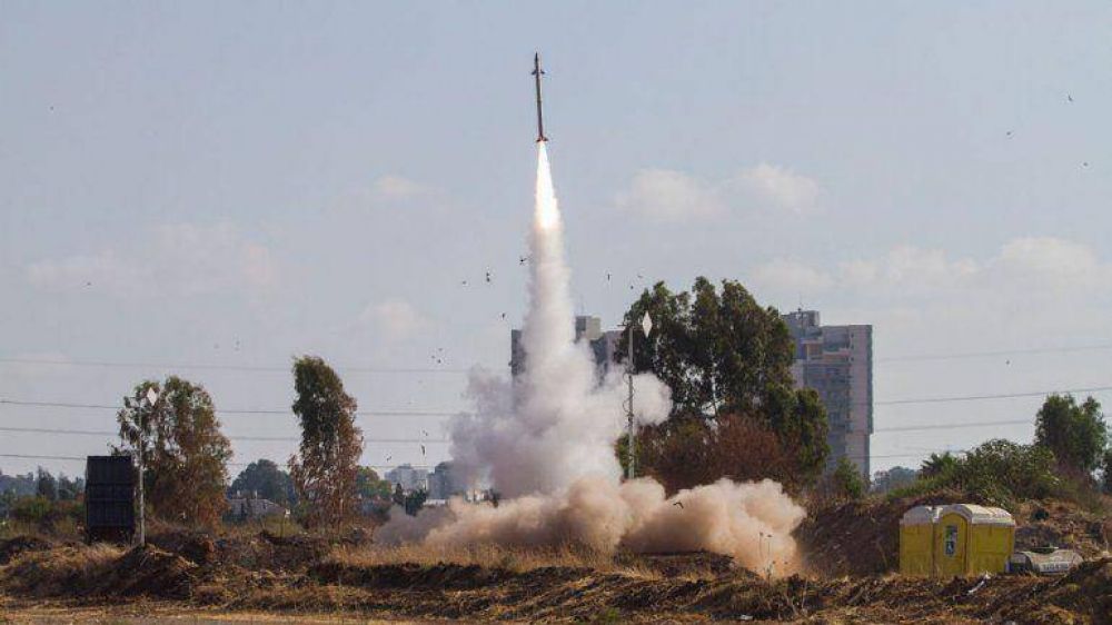 Tras romper la tregua, los palestinos lanzaron incesantes ataques con cohetes hacia Israel