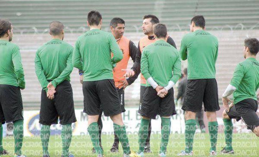 Sarmiento: hizo f�tbol y Trotta a�n no defini� el once titular