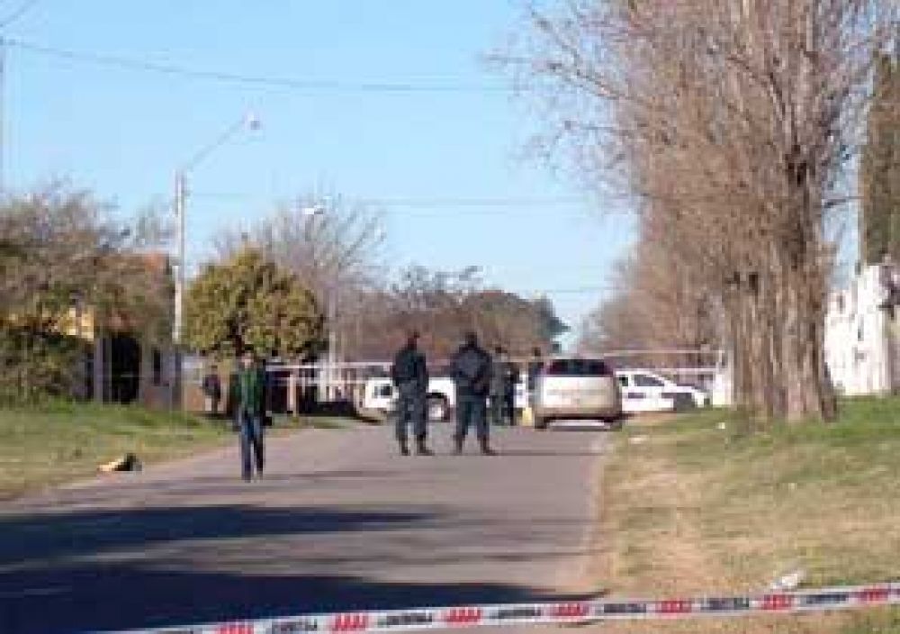 Asesinaron a un joven cuando iba al colegio