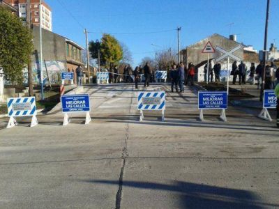 Ya se puede transitar por el paso a nivel de calle Castelli