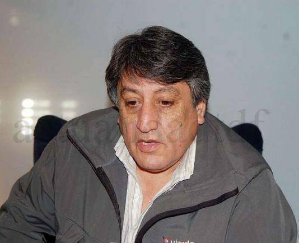 Claudio Queno rebaj� un 15% el salario de sus funcionarios