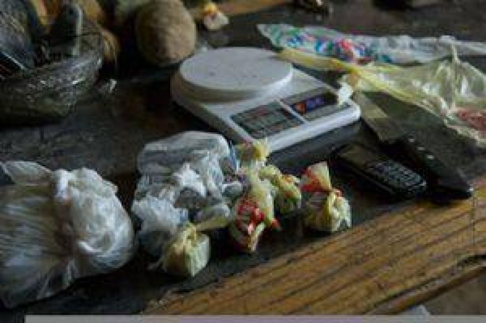 Secuestran 850 gramos de marihuana listos para la venta
