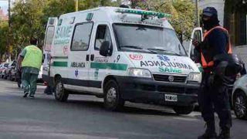 Grupo de vecinos defiende a dos ladrones y patotea a una familia