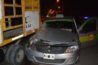 Un remisero muri� al volante y su auto choc� un cami�n