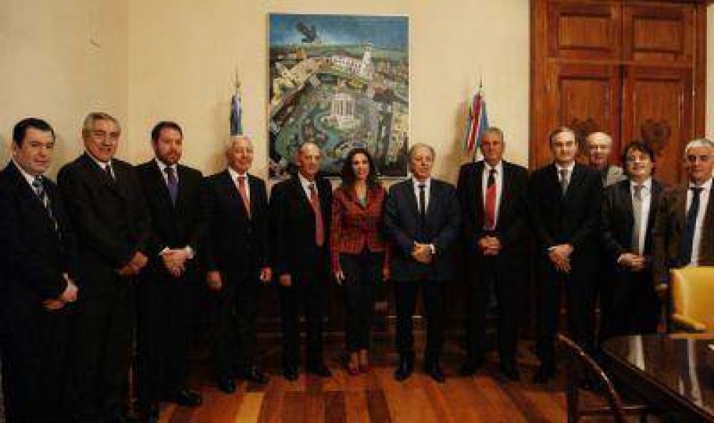 La Gobernadora recibi� a miembros de la Federaci�n Latinoamericana de Hospitales y de FLECLISE