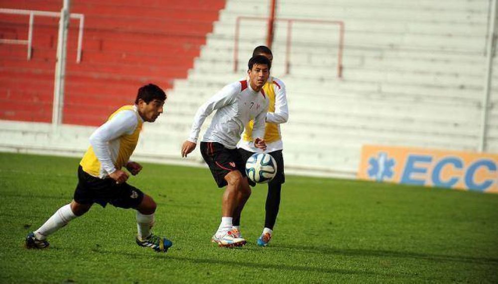 Instituto: Jim�nez tiene casi definido el equipo para debutar ante Col�n