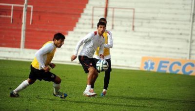 Instituto: Jim�nez tiene casi definido el equipo para debutar ante Col�n