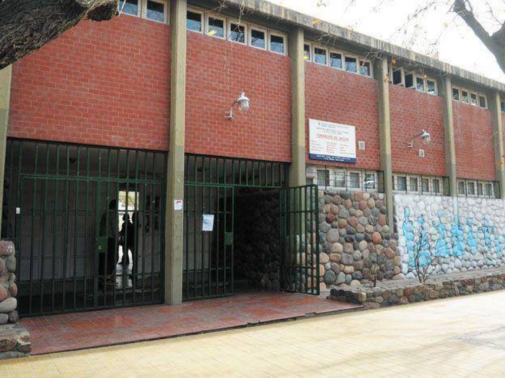 Sin clases en Capital por la muerte de V�ctor Fayad
