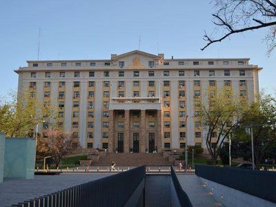 Habr� tres d�as de duelo provincial por el fallecimiento de Fayad