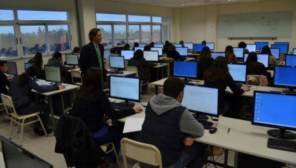 Primer turno de examen para entrar a la Muni