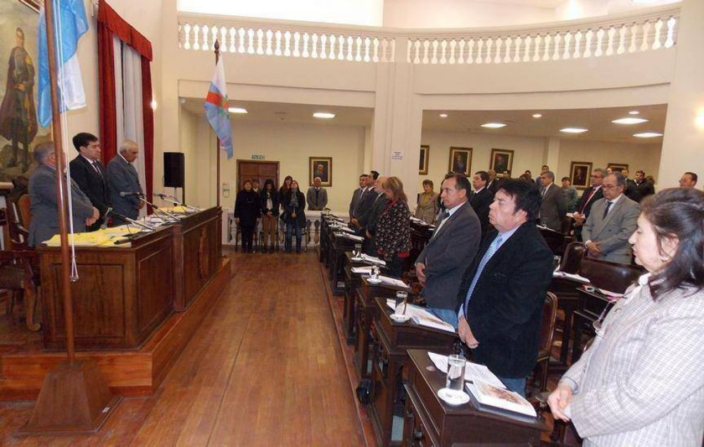 Diputados homenajearon a diputado Ricardo Far�as